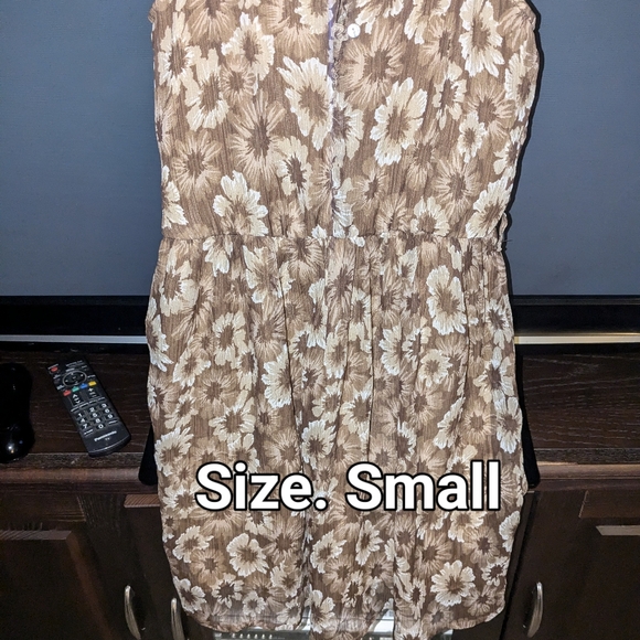 Dresses - Picture 3 of 13